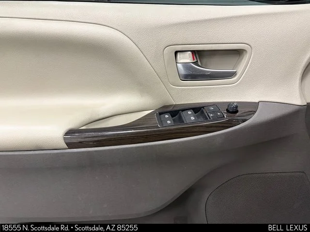 Used 2017  Toyota XLE image 10