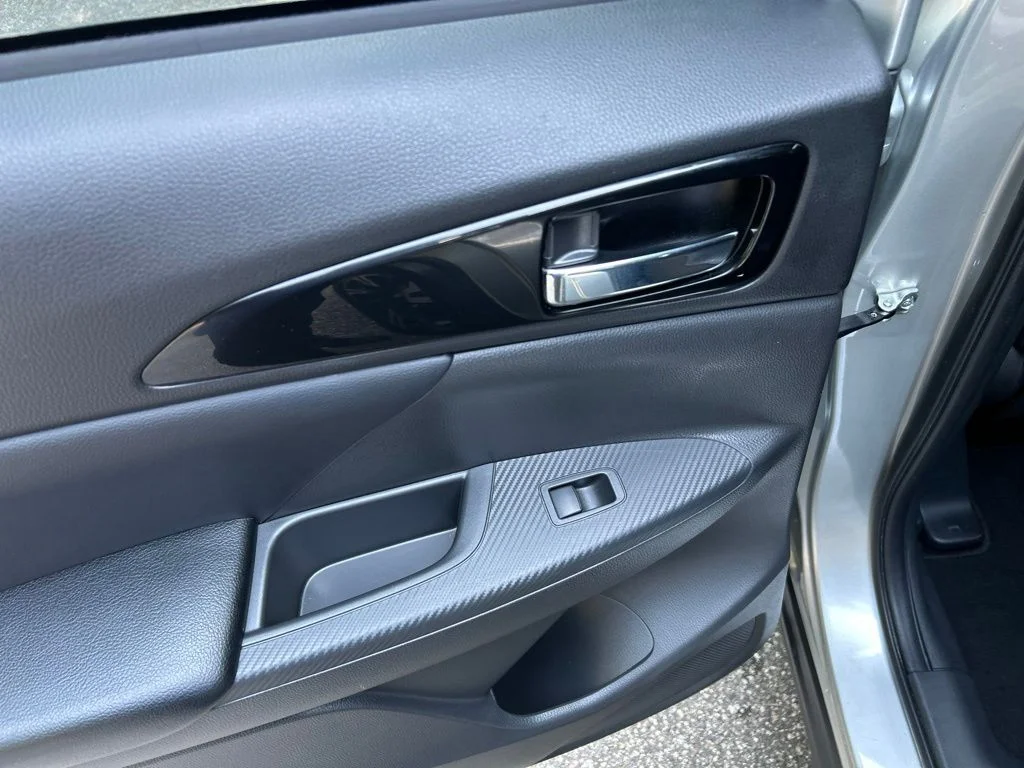 Used 2024 Silver Mitsubishi SE image 25
