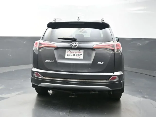 Used 2018 Gray Toyota XLE image 6