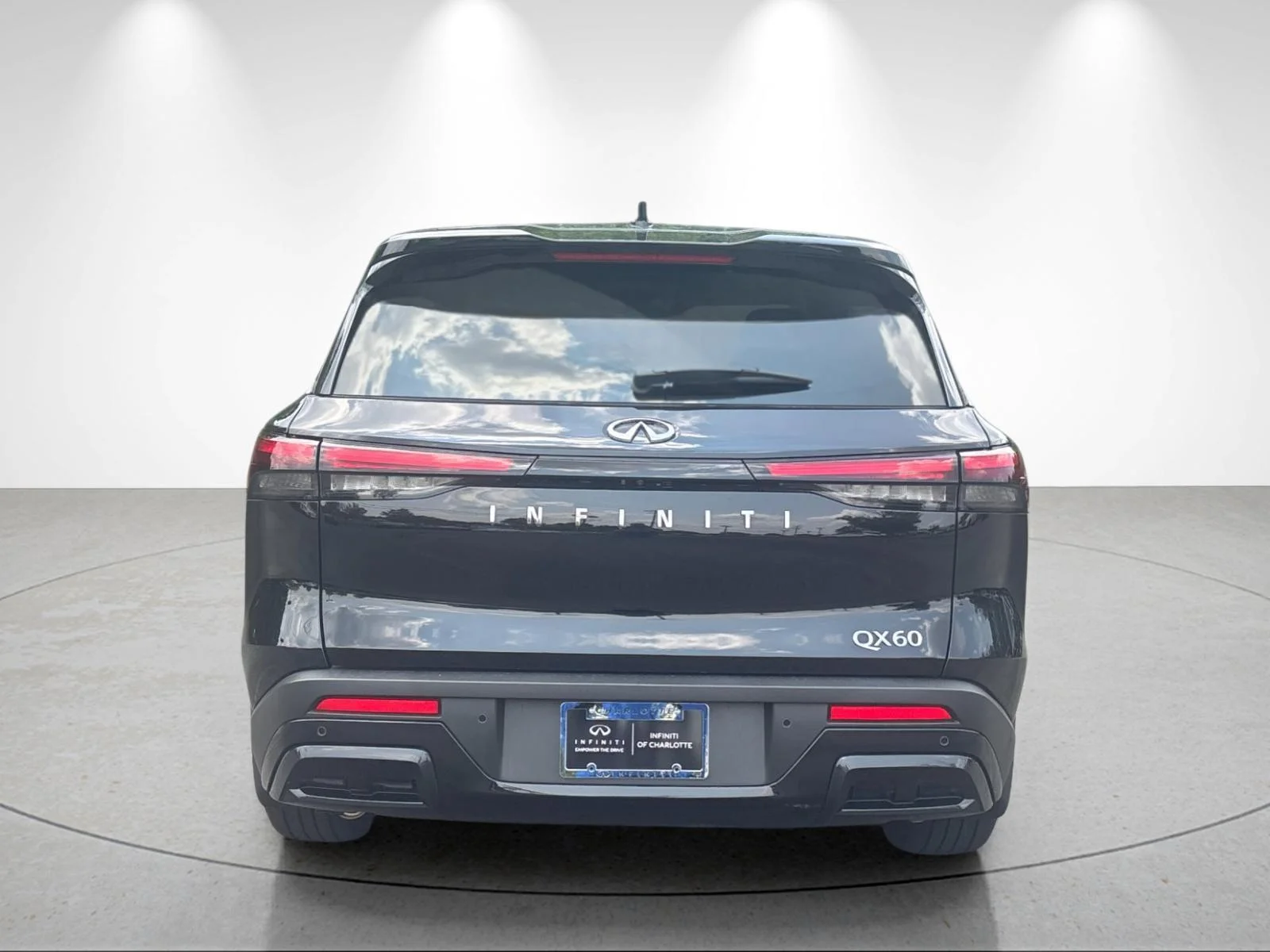 Used 2025 Mineral Black INFINITI PURE image 4