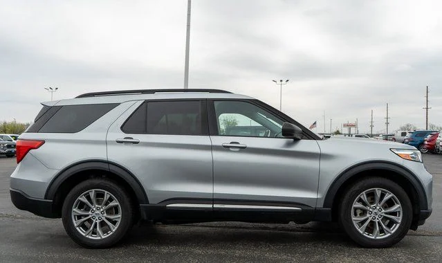 Used 2023 Silver Ford XLT image 5