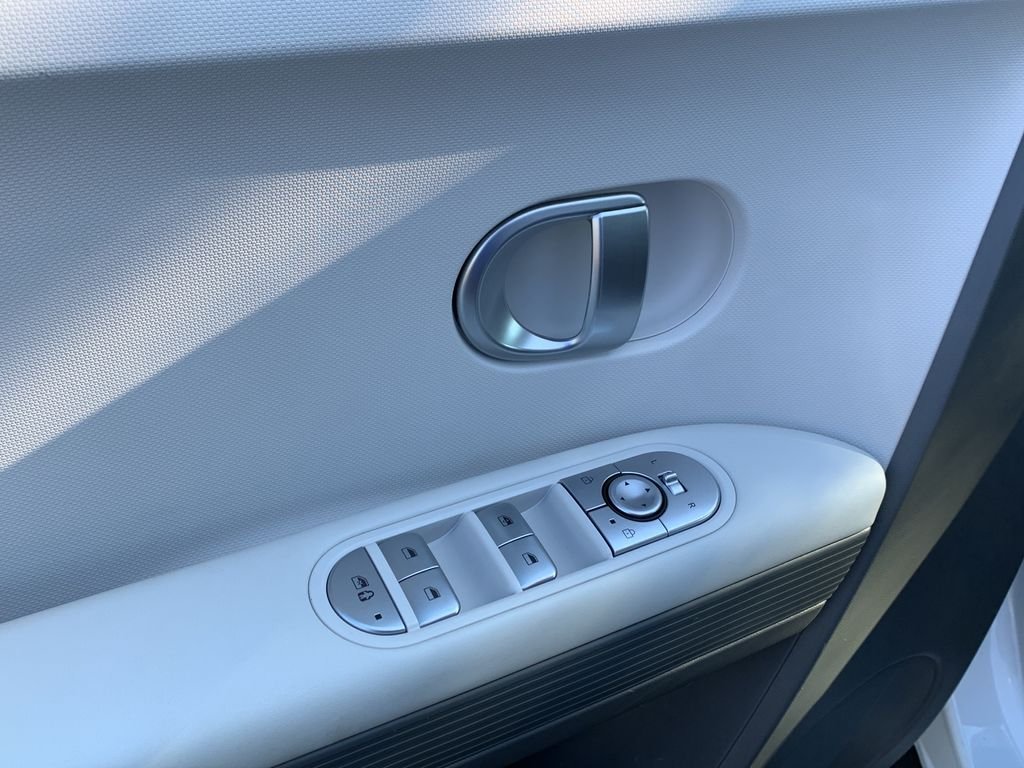 2024 Hyundai IONIQ 5 SE - Photo 11