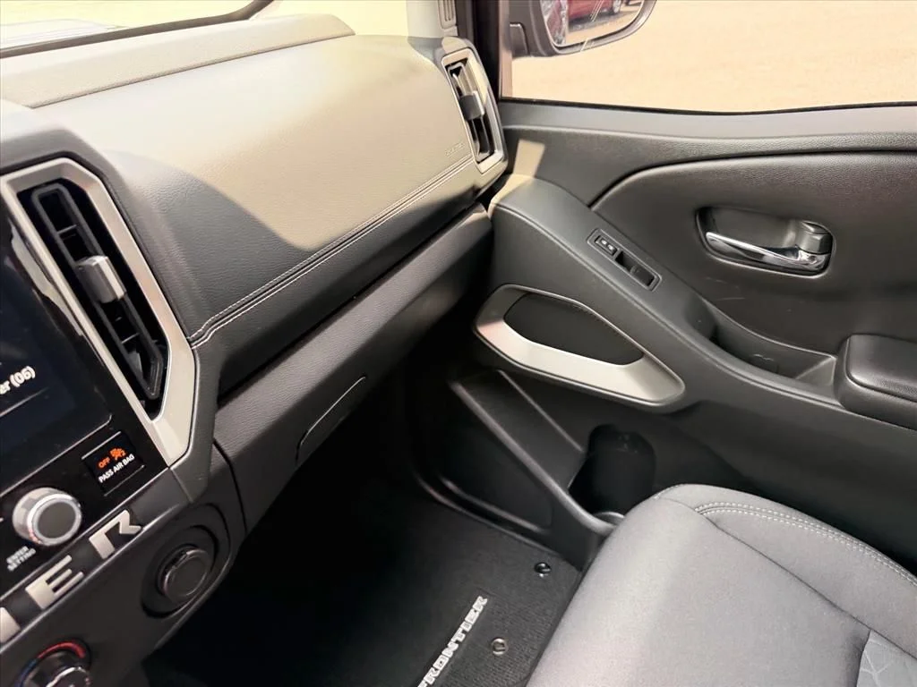Used 2025 Gray Nissan SV image 17