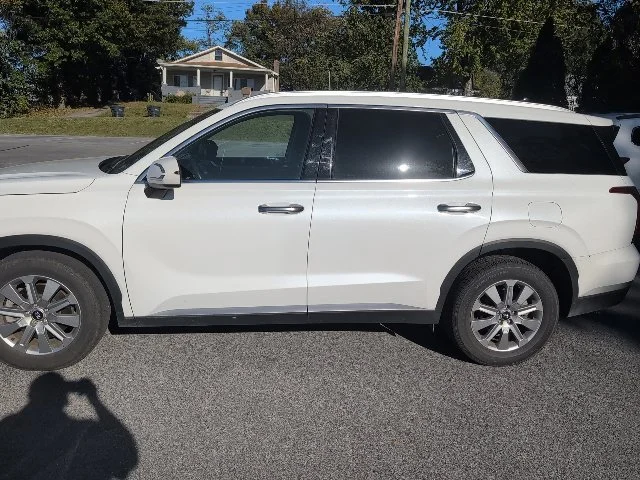 Used 2025 White Hyundai SEL image 4