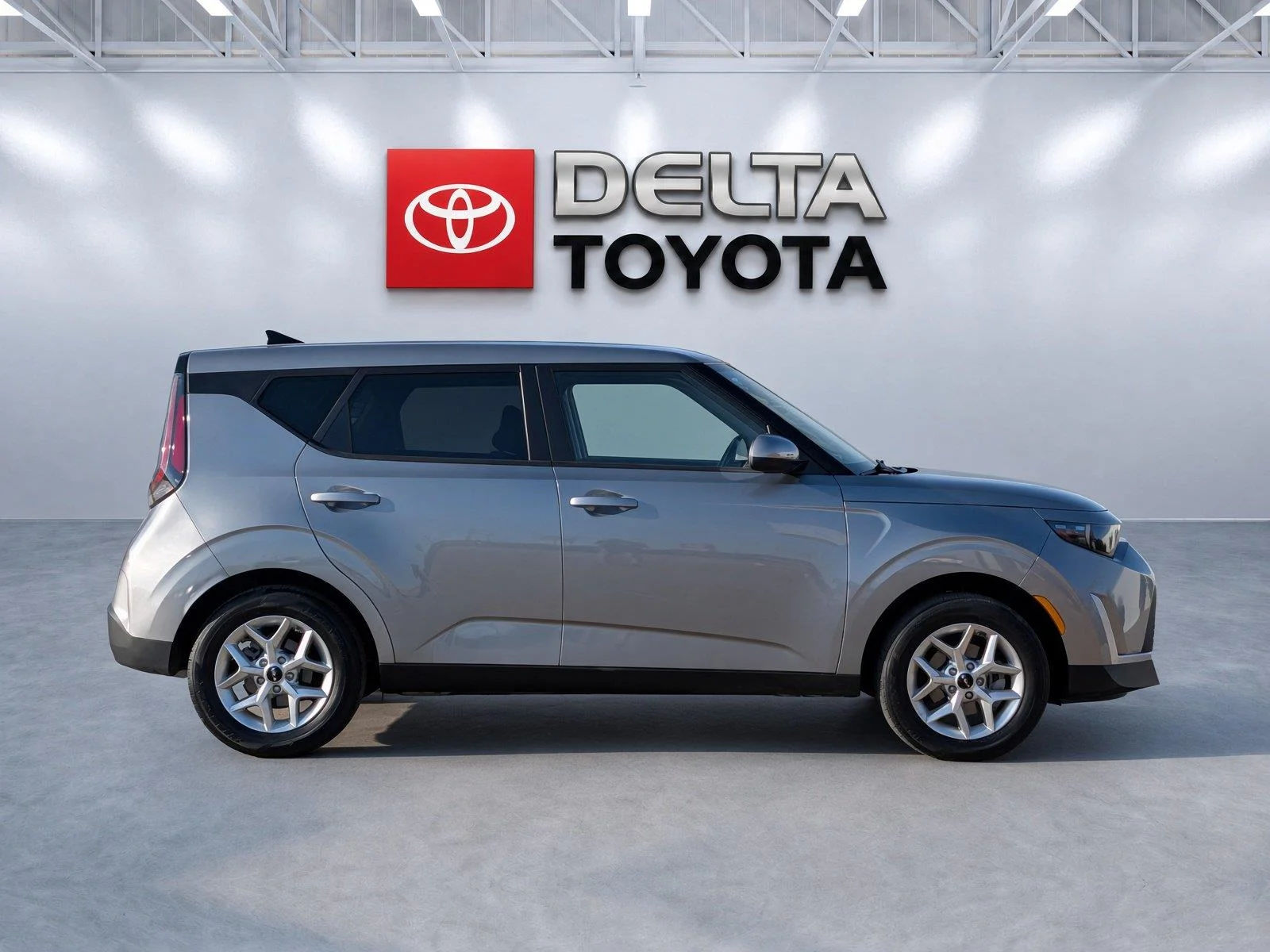 Used 2025 Steel Gray KIA LX FWD image 7