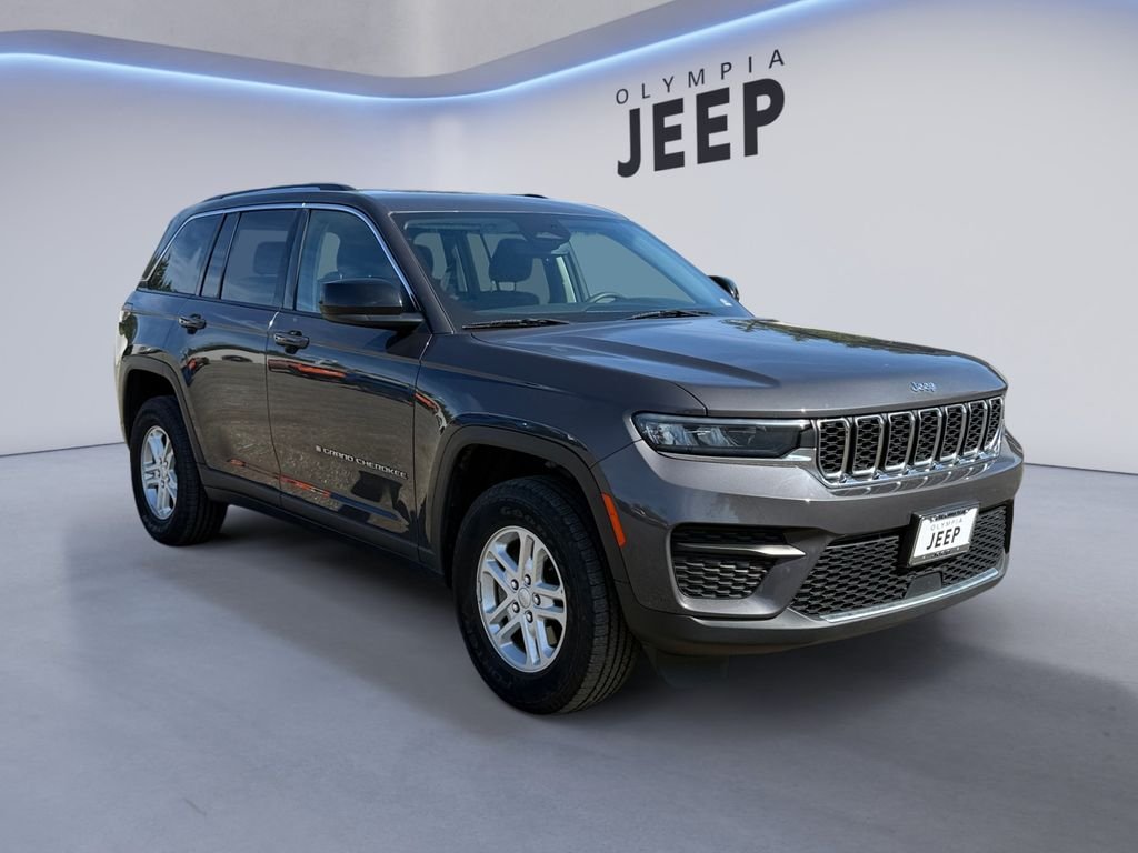 Used 2023 Gray Jeep Laredo image 7