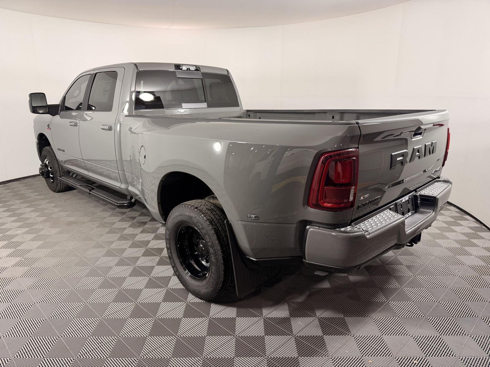 2026 RAM 3500 Laramie - Photo 3