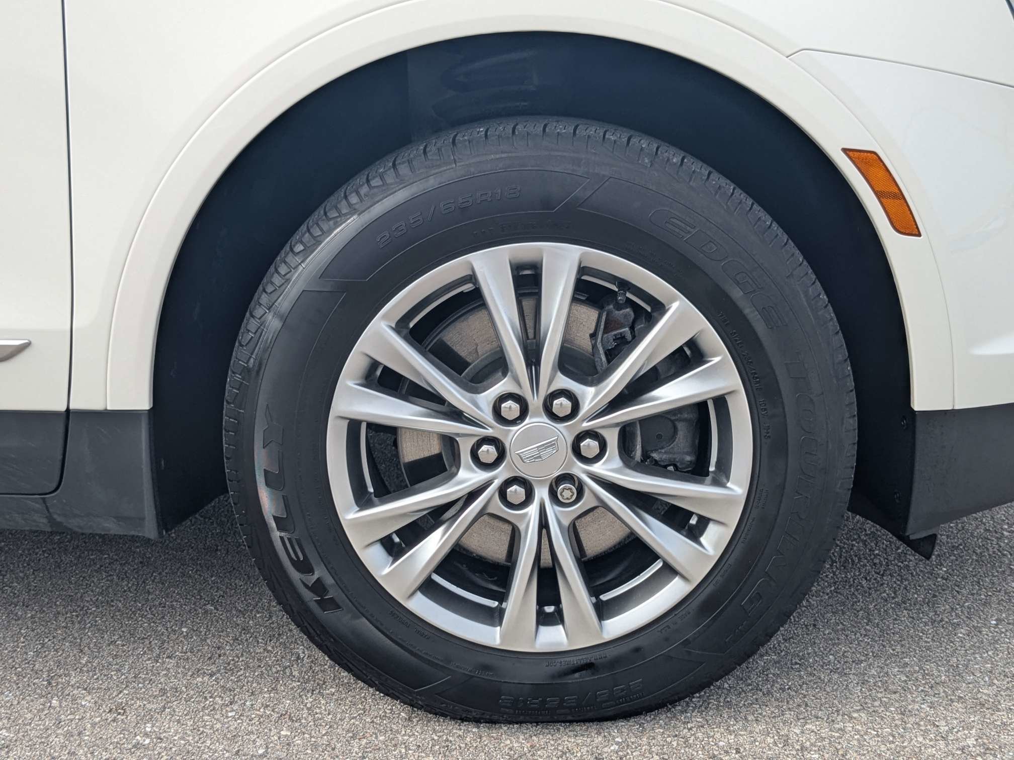 Used 2022 Mary Kay Pearl Tri-Coat Cadillac FWD Premium Luxury image 11