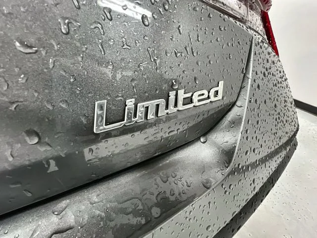 Certified Used 2024  Hyundai Limited image 32