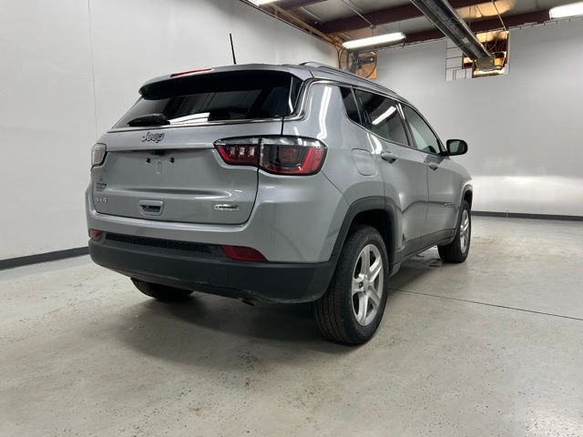 2024 Jeep Compass Latitude photo 2