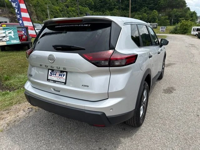 Used 2024 Silver Nissan S image 3