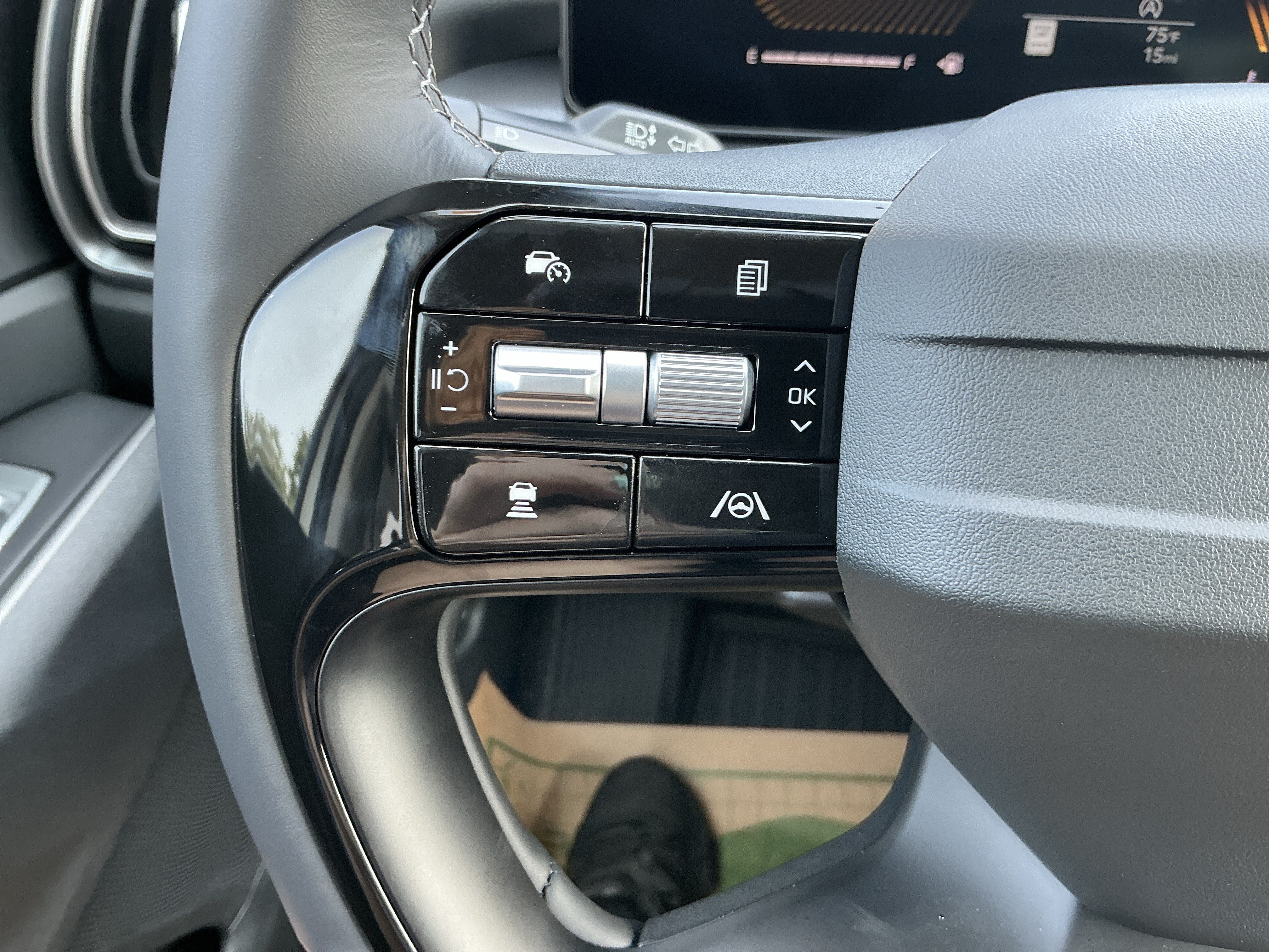 New 2026 Ivory Silver Kia S image 21