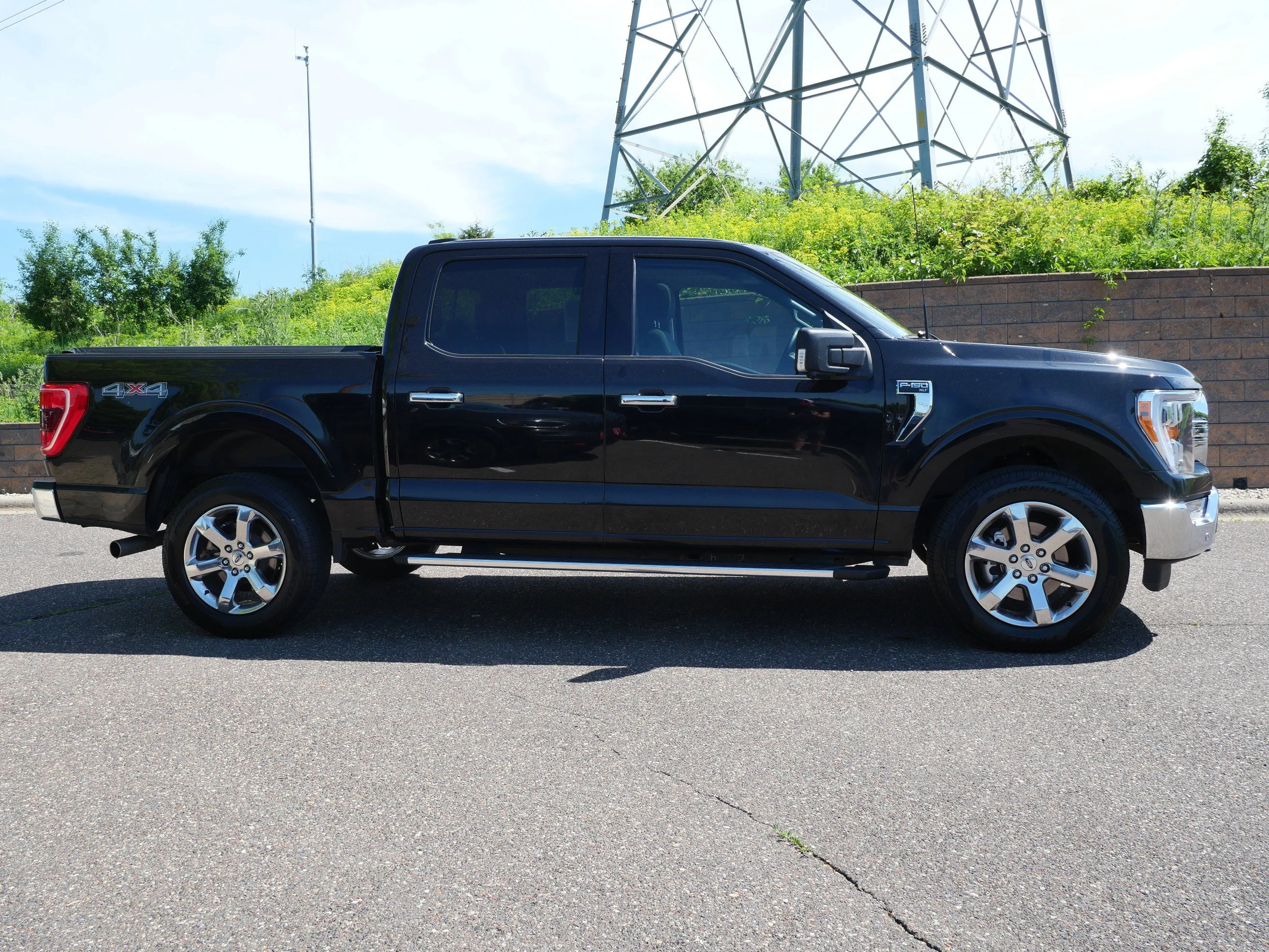 Certified Used 2023 Agate Black Metallic Ford XLT image 7