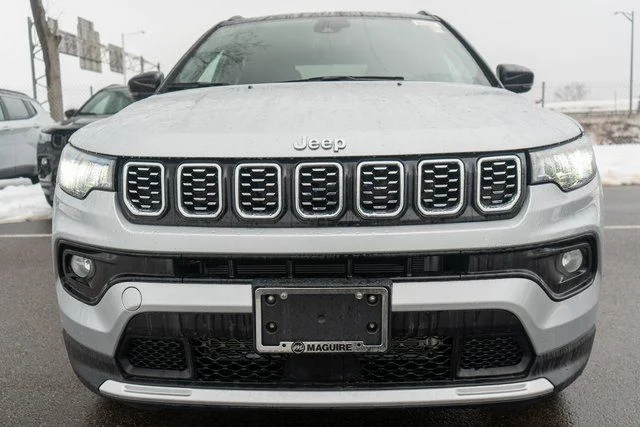 New 2026 Silver Zynith Metallic Clear-Coat Exterior Paint Jeep Limited image 3