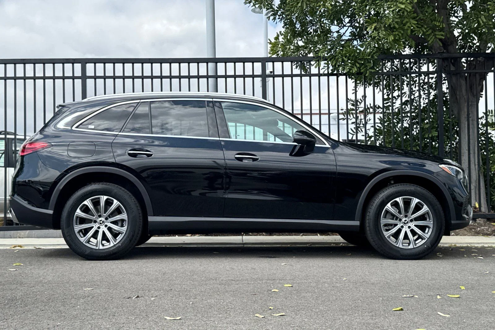 New 2026 Black Mercedes-Benz GLC 300 image 3