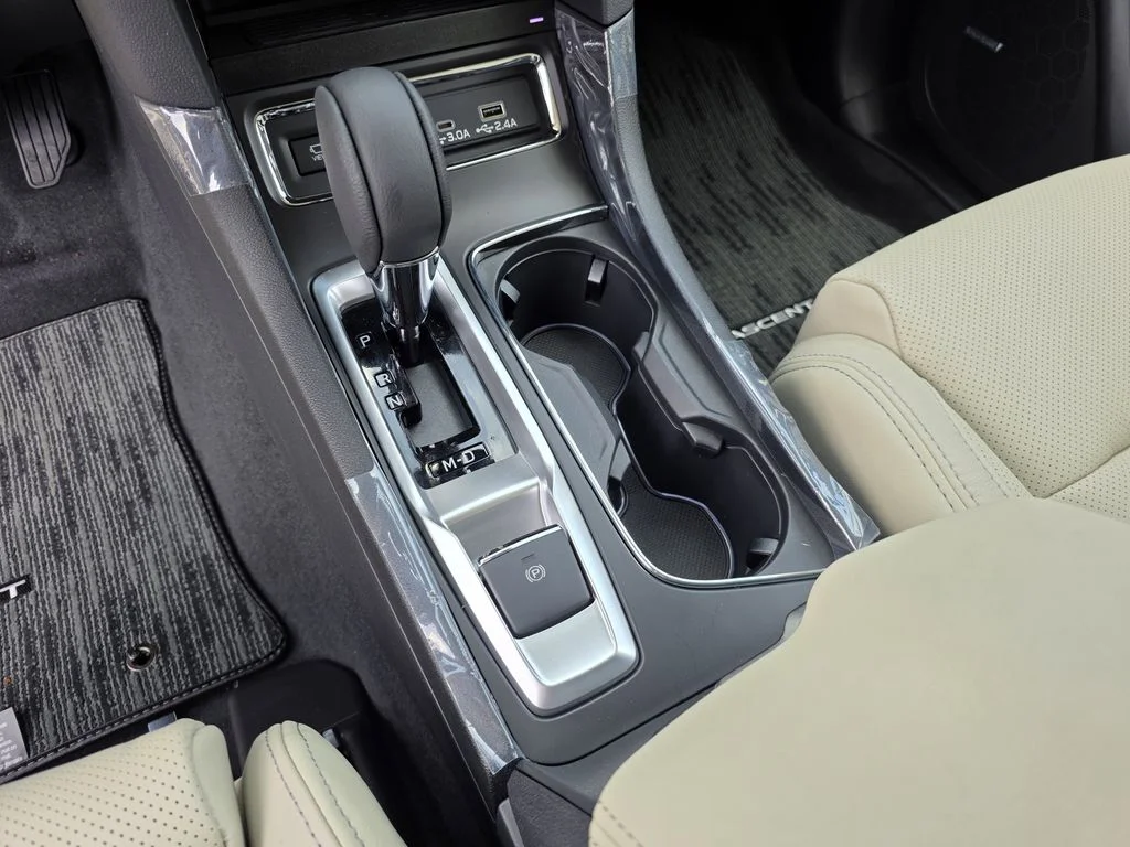 New 2026 CRYSTAL WHITE PEARL Subaru Limited 7-Passenger image 23