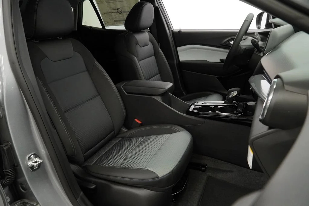 New 2026 Sterling Gray Metallic Chevrolet LT image 27