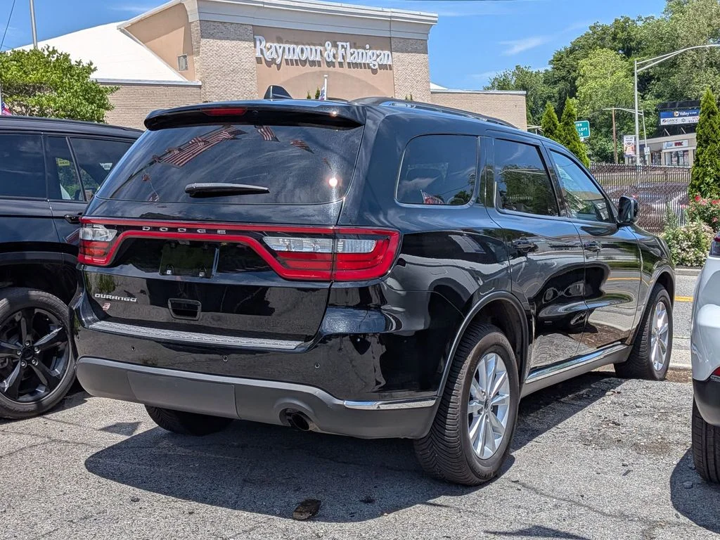 Used 2019 Black Dodge SXT Plus image 5