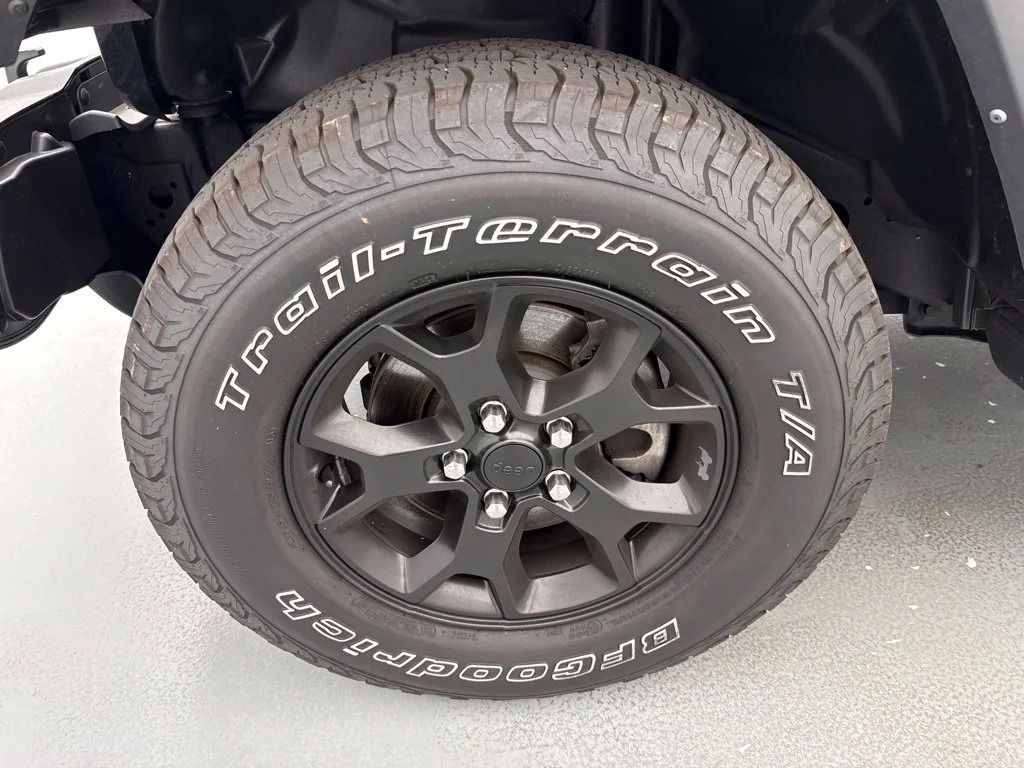 2022 Jeep Wrangler UNLIMITED WILLYS Convertible Slide 2