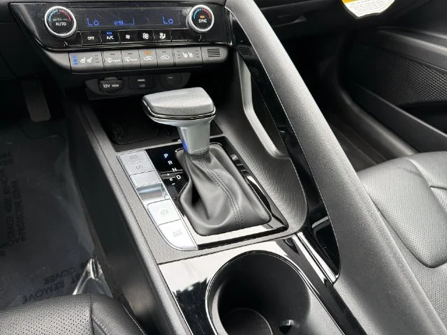 Used 2025 White Hyundai Limited image 26