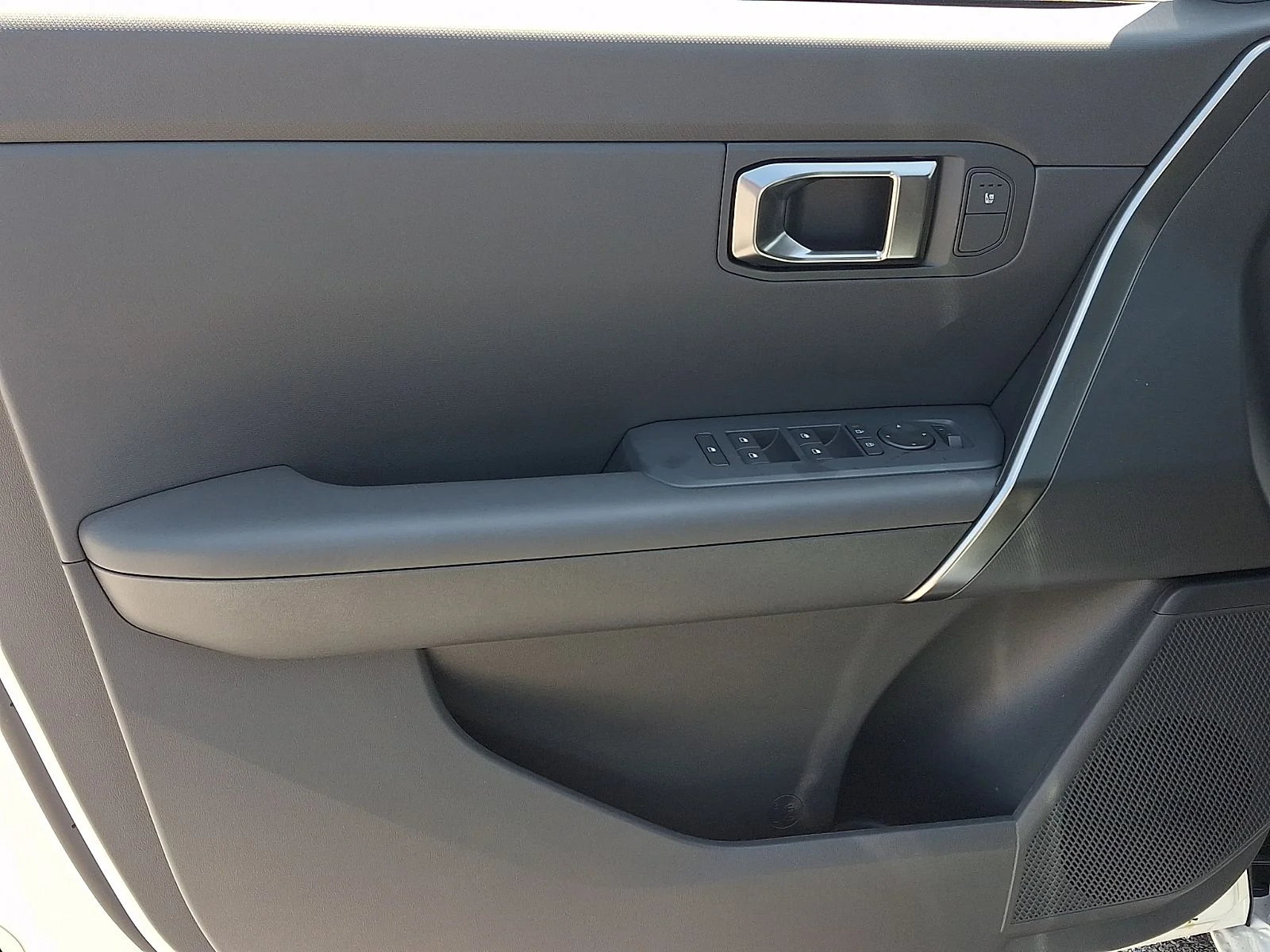 New 2027 White Kia X-Line S image 13