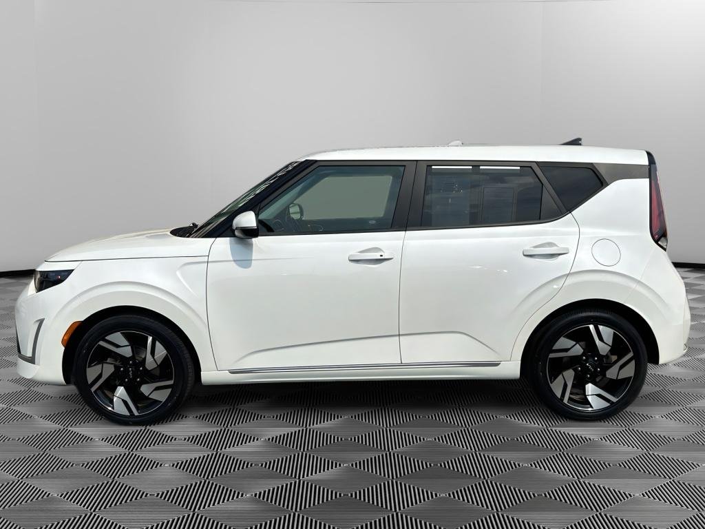 Used 2023 Snow White Pearl Kia GT-Line image 7