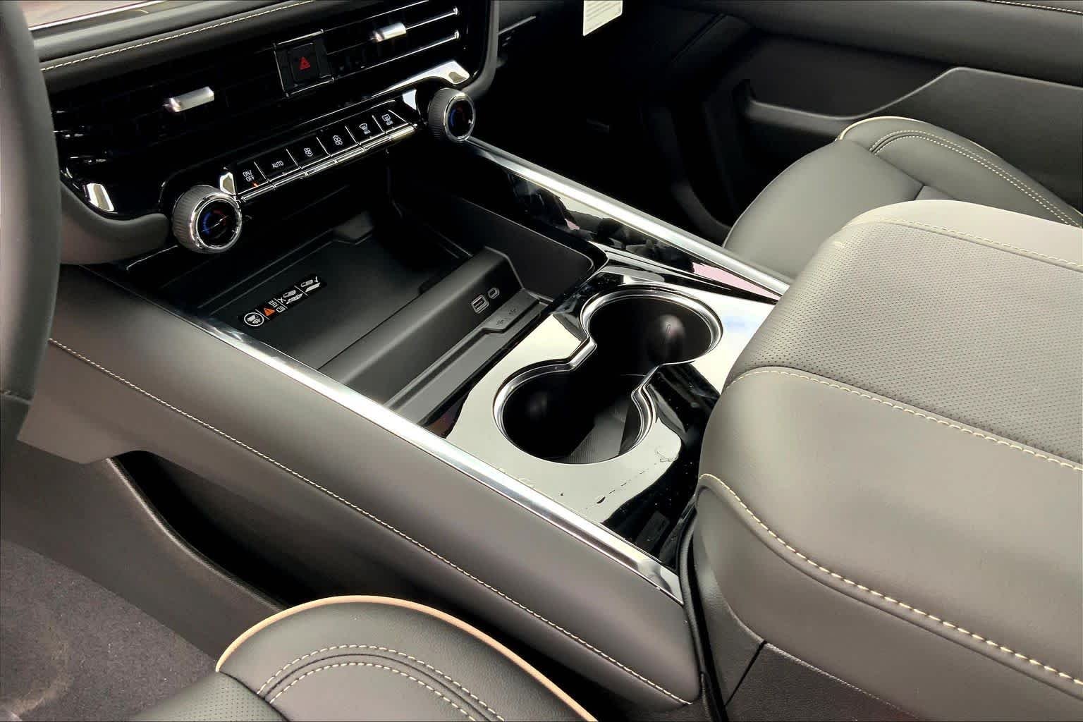 2026 Chevrolet Suburban Premier - Photo 8