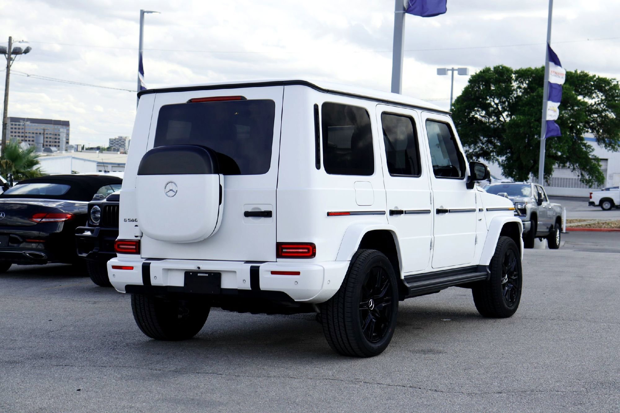 Used 2025 MANUFAKTUR Moonlight White Magno Mercedes-Benz G 580e image 5