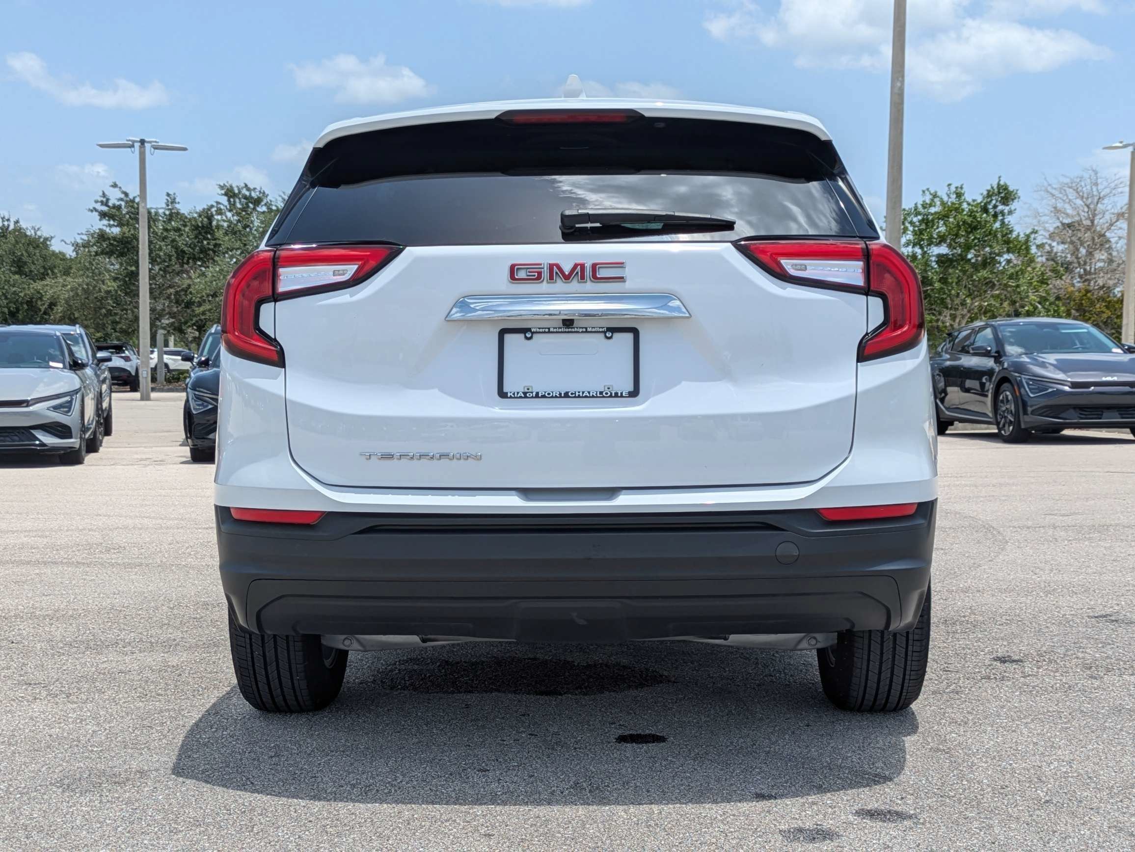 Used 2024 Summit White GMC SLE image 6