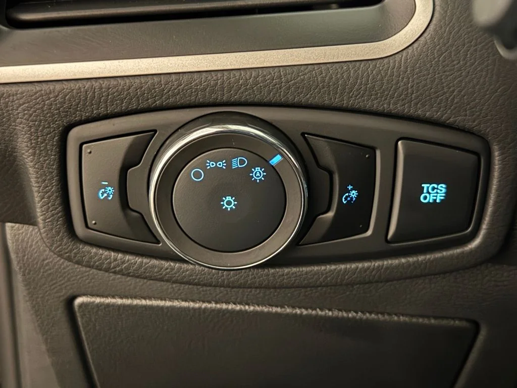 New 2024 Black Ford SE image 28