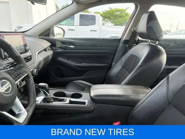 Used 2022 Red Nissan SR FWD image 9