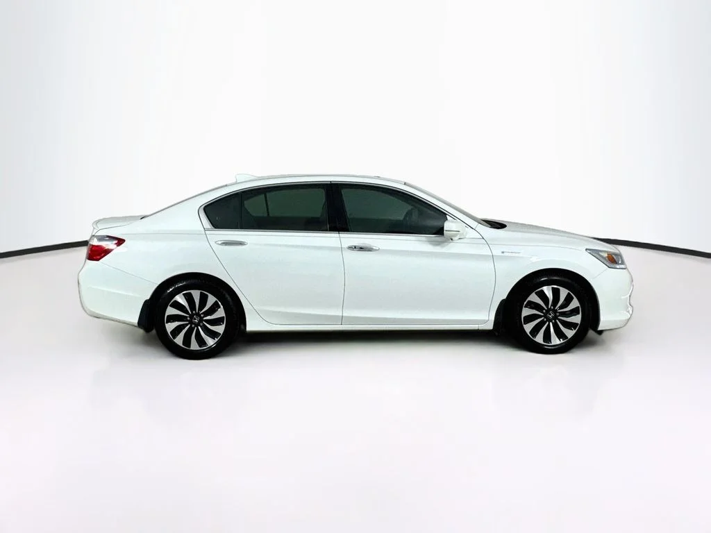 Used 2015 White Honda Touring image 8