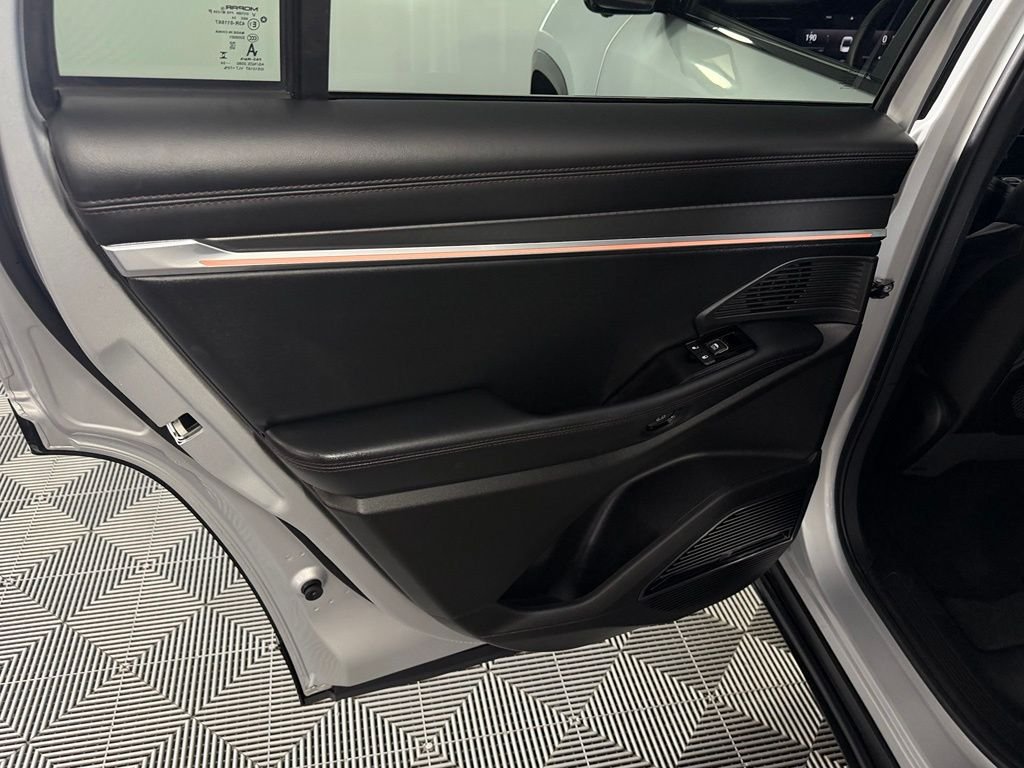 Used 2025 Silver Jeep Limited image 27