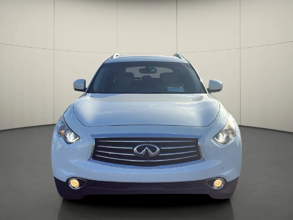 Used 2014 White INFINITI Base image 2