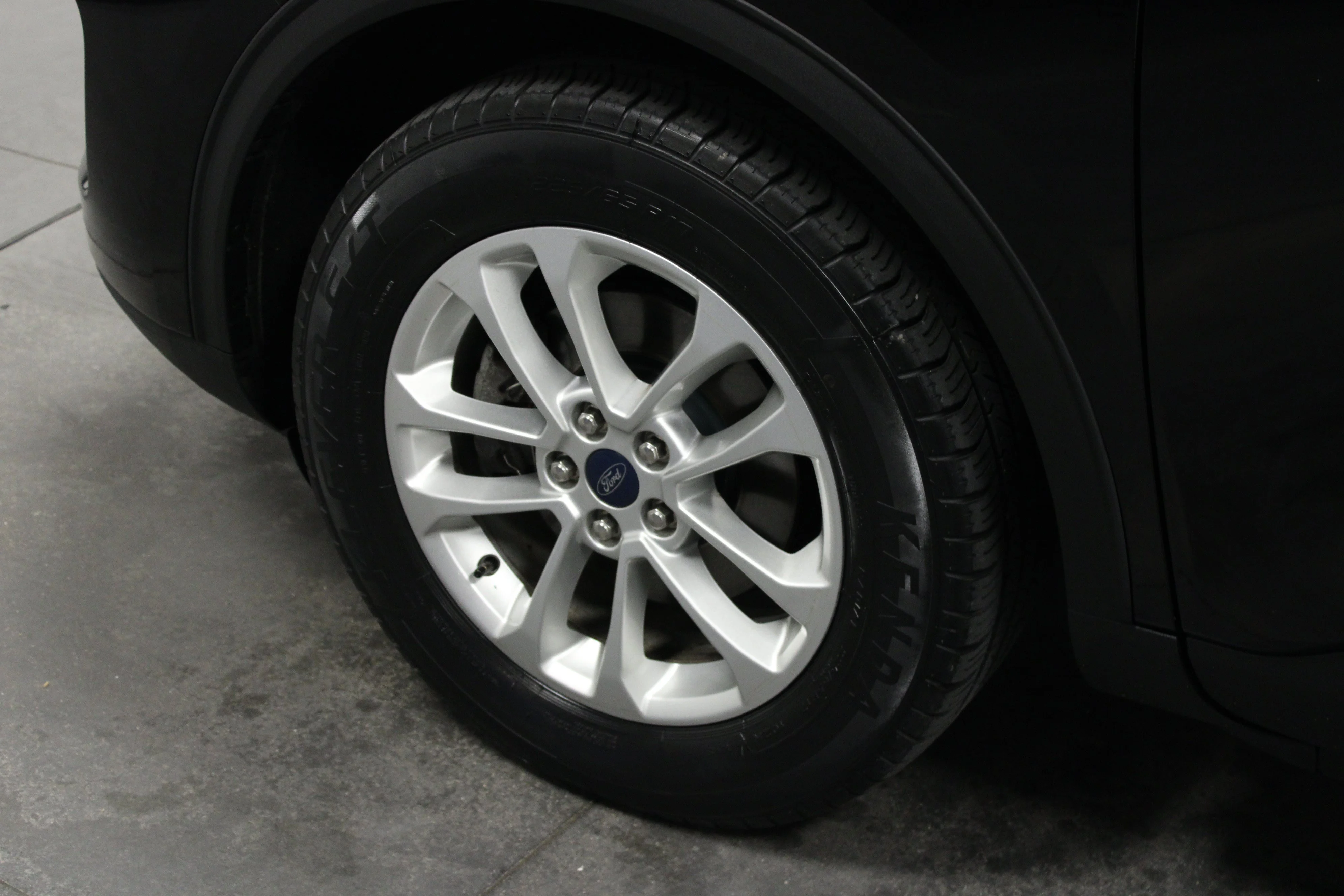 Used 2020 Black Metallic Ford SE image 10