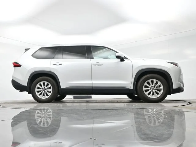 Used 2024 Wind Chill Pearl Toyota XLE image 16