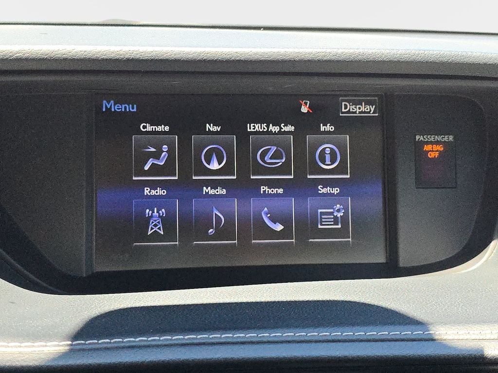 Used 2016 White Lexus 300h image 26