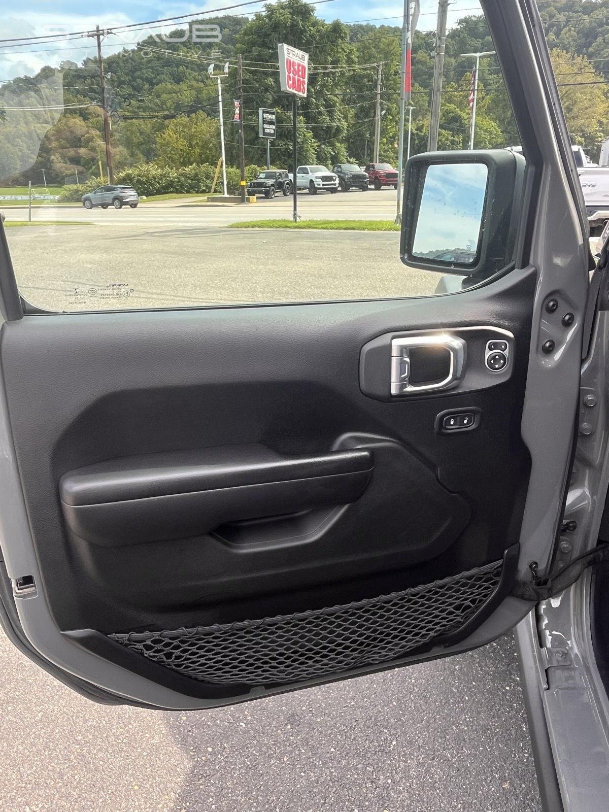 Used 2021 Sting-Gray Clearcoat Jeep Unlimited Rubicon image 14