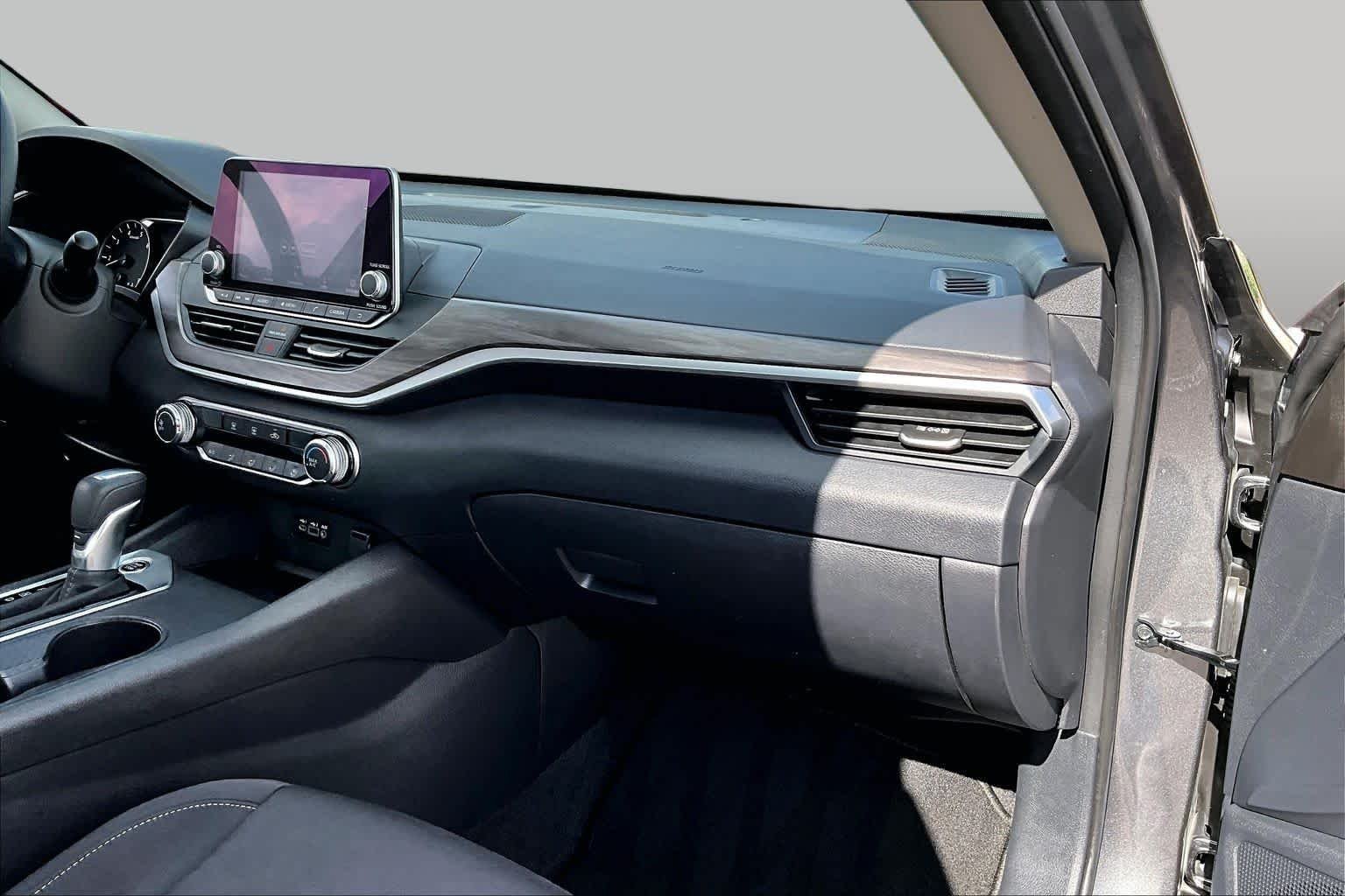 Used 2025 Gun Metallic Nissan SV image 19