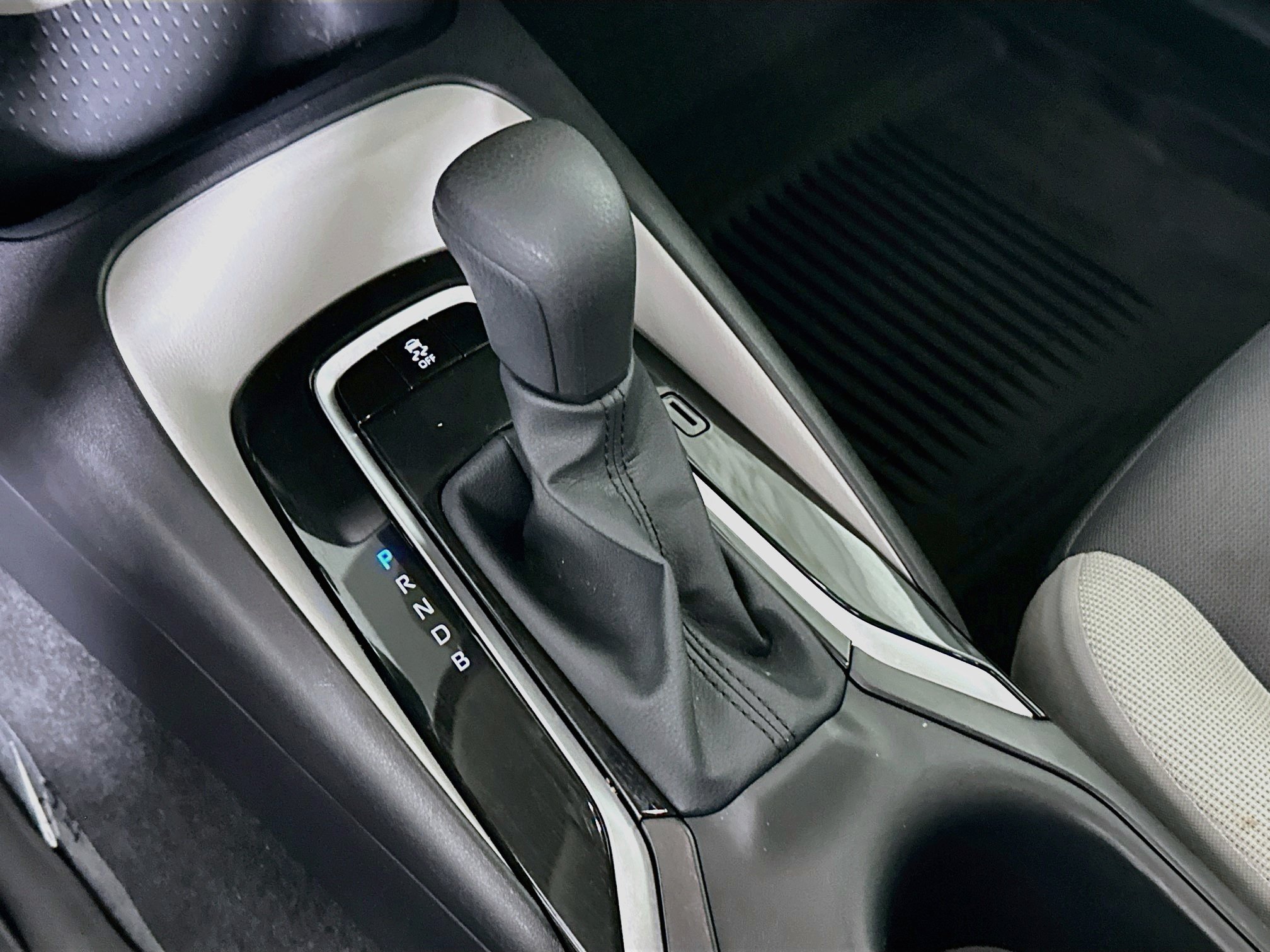 Certified Used 2025 Classic Silver Metallic Toyota LE image 20