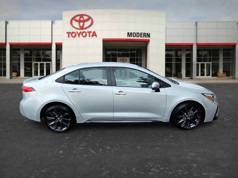 Used 2025 Classic Silver Metallic Toyota SE image 4
