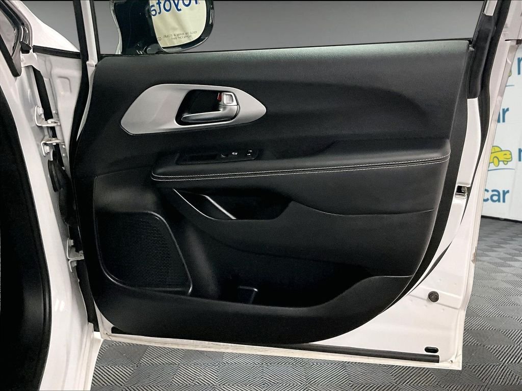 Used 2024 White Chrysler Select S Appearance image 12