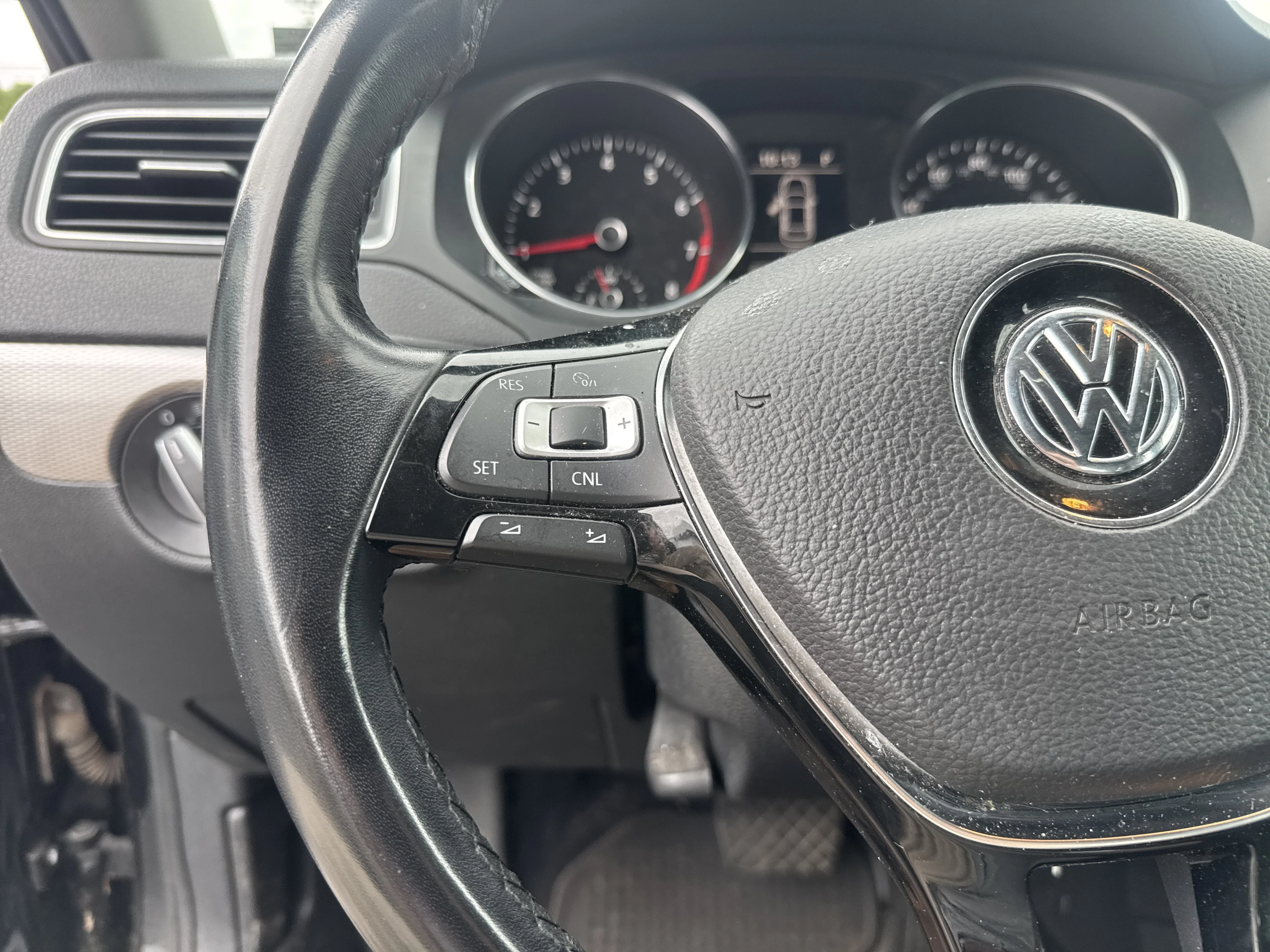 Used 2018 Black Uni Volkswagen 1.4T SE image 18