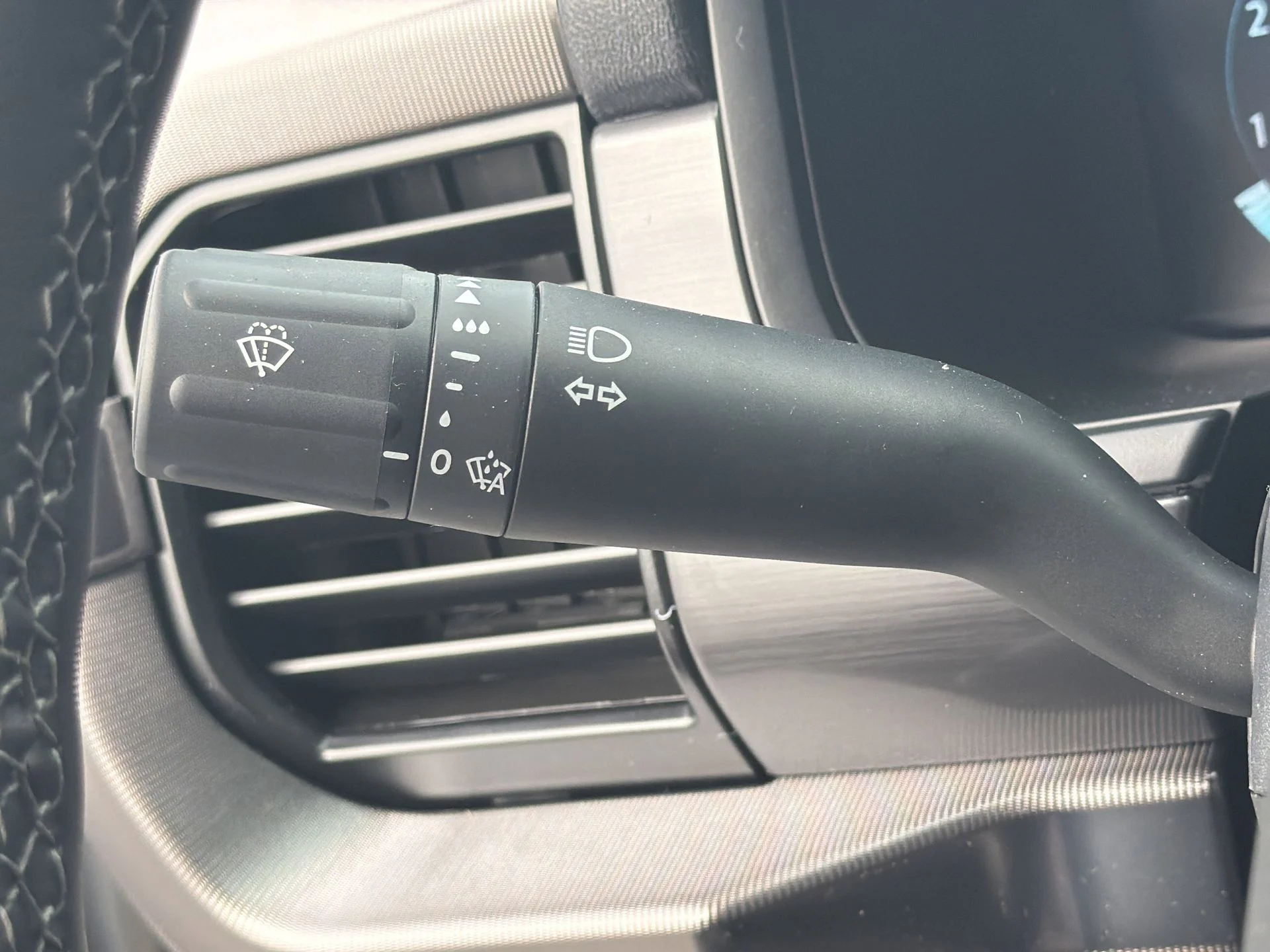 New 2026 Iconic Silver Metallic Ford Lariat® image 18