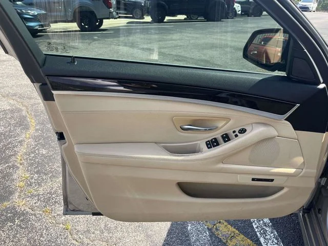 Used 2015 Beige BMW 528i xDrive image 16