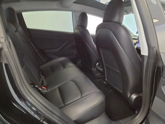 Used 2018  Tesla Long Range image 14