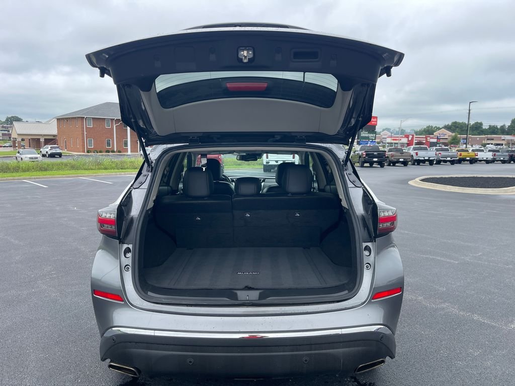 Used 2023 Gray Nissan SV image 9