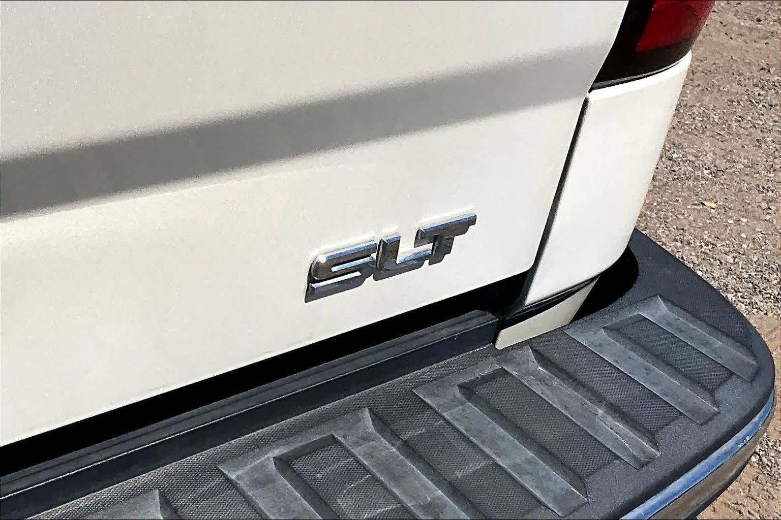 Used 2015 White Diamond Tricoat GMC SLT image 8