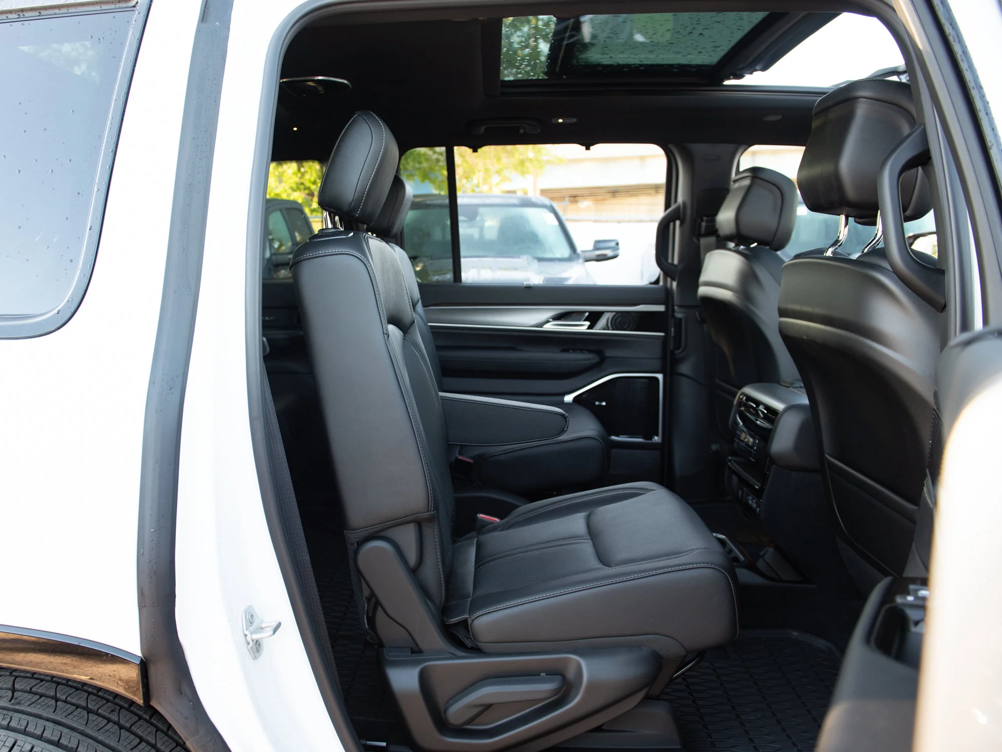 New 2026 White Jeep Limited Reserve* image 29