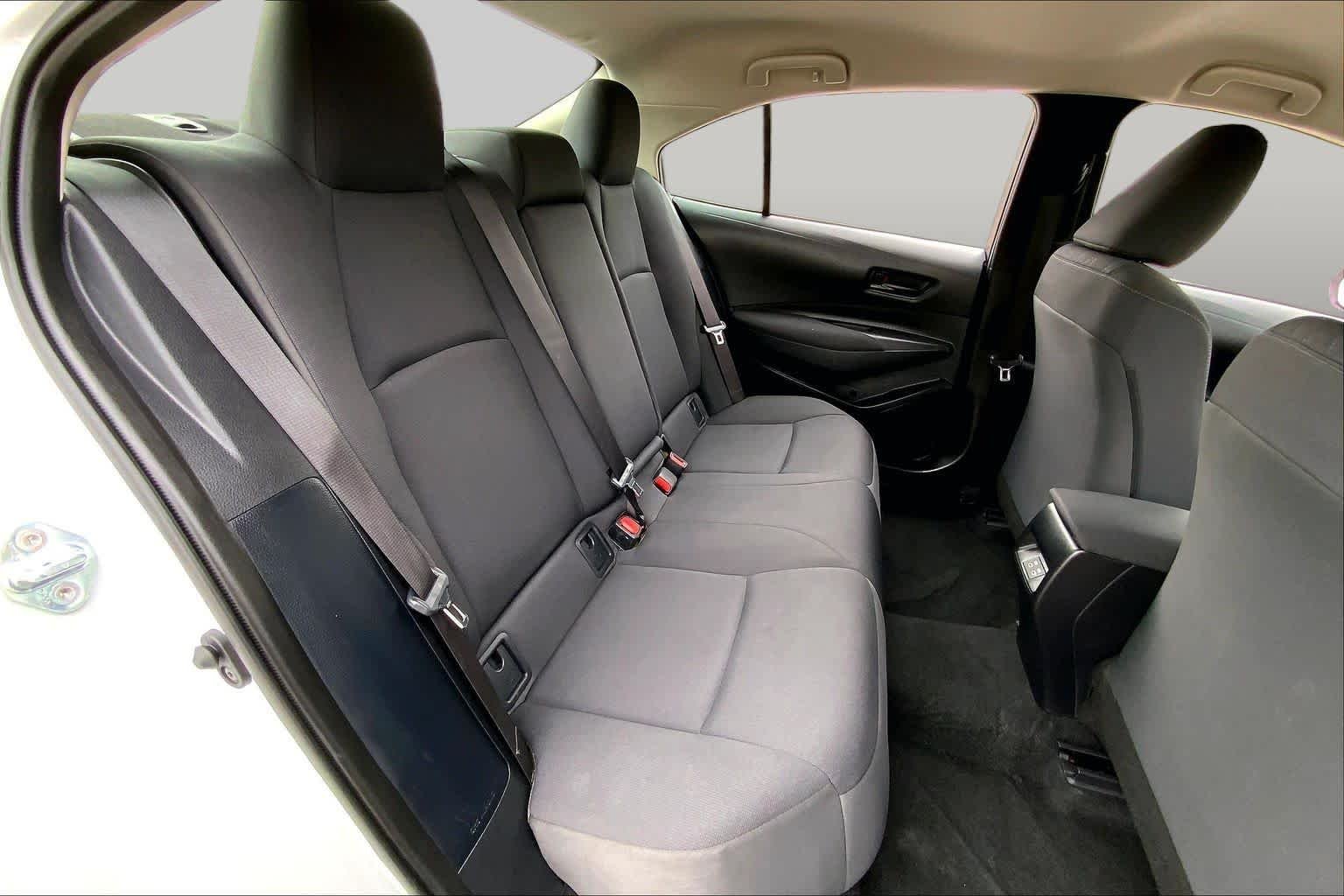 Used 2025 Ice Cap Toyota LE image 19